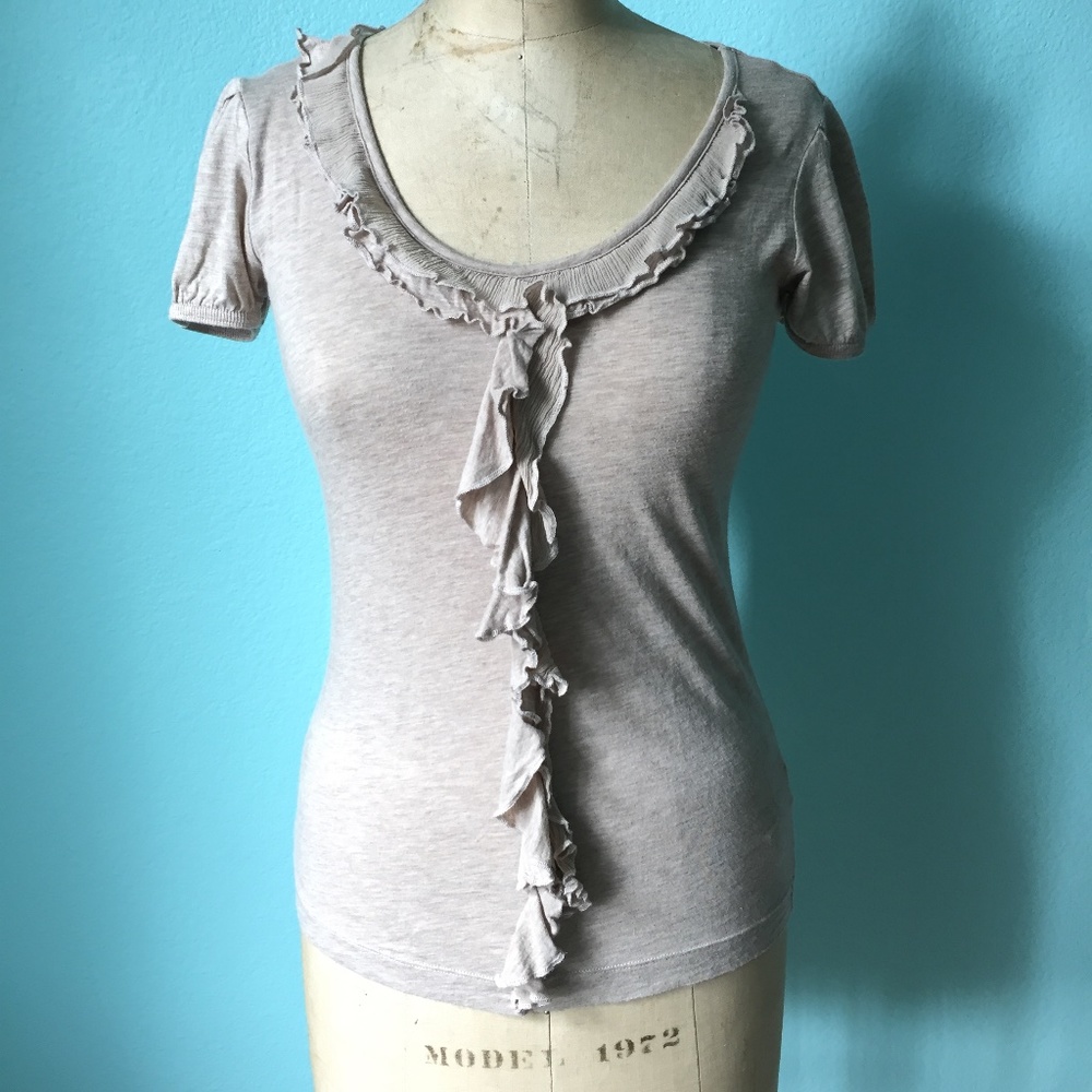 New without tags Anthropologie Deletta tan ruffled t-shirt size xsmall XS